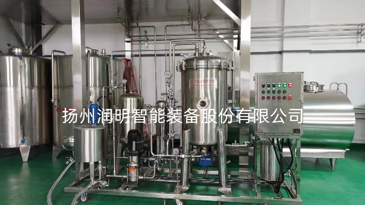 潤明保健酒冷凍過濾機硅藻土過濾+陶瓷膜精濾。